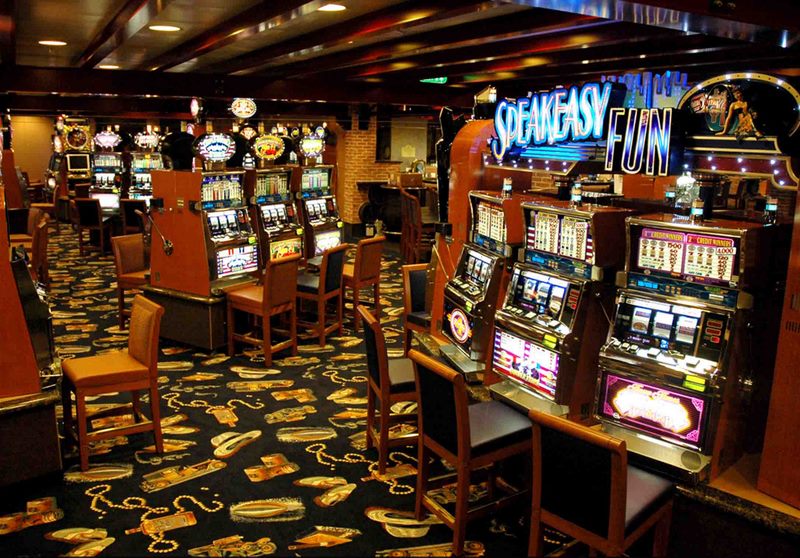 Spilleautomater og casino inne på Viking Princess.
