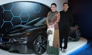 BEIJING, CHINA - SEPTEMBER 19: (CHINA OUT) Actor Charles Heung (R) and his wife Tiffany Chan attend 2014 Bazaar Charity Night at China World Trade Center Tower III on September 19, 2014 in Beijing, China. (Photo by ChinaFotoPress/ChinaFotoPress via Getty Images)