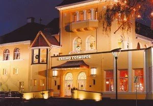 Casino Cosmopol Malmø Addresse: Slottsgatan 33, 211 33 Malmö, Sweden Tlf: +46 40 664 18 00 Åpent hele uken fra 13:00 til 04:00